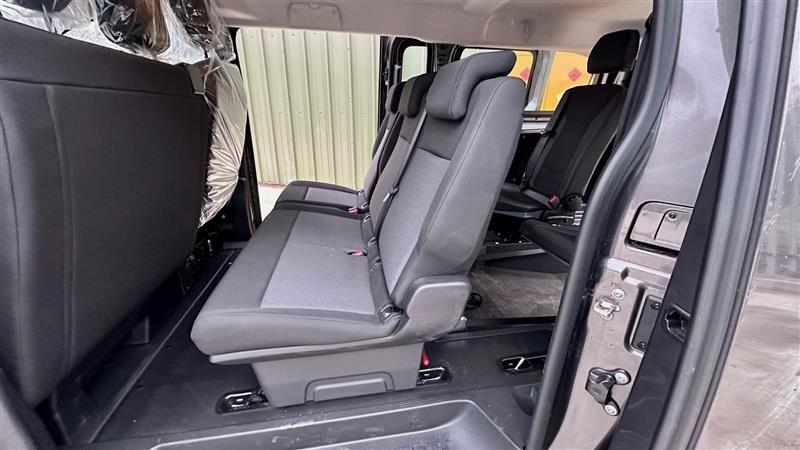 Citroen e-SpaceTourer image 8